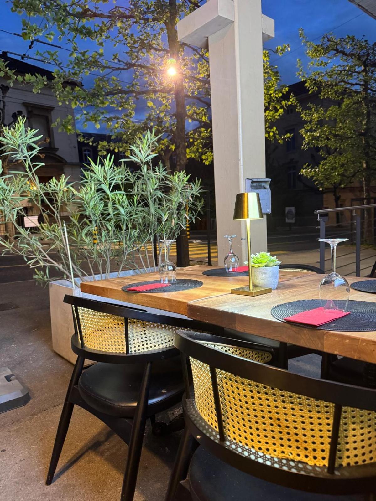 Neuchatel City Hotel Luaran gambar