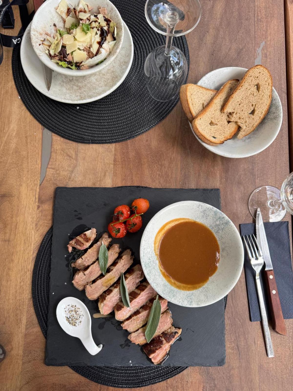Neuchatel City Hotel Luaran gambar